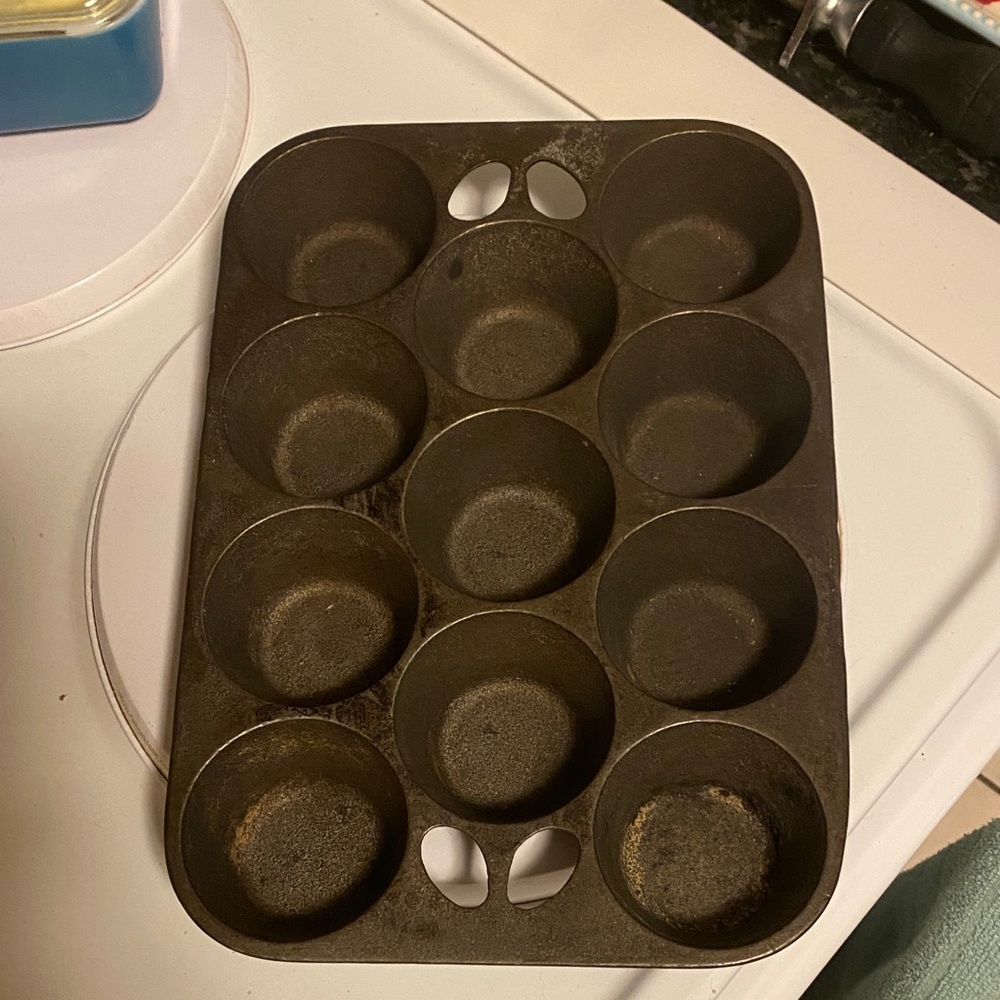 Antique Griswold Wagner Ware Muffin Pan Cast Iron Pop Over 11 Cup USA